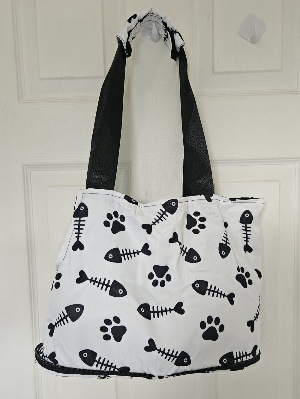Nwot Black & White Fishbone Paw Print Tote Bag For Small Dog Or Cat